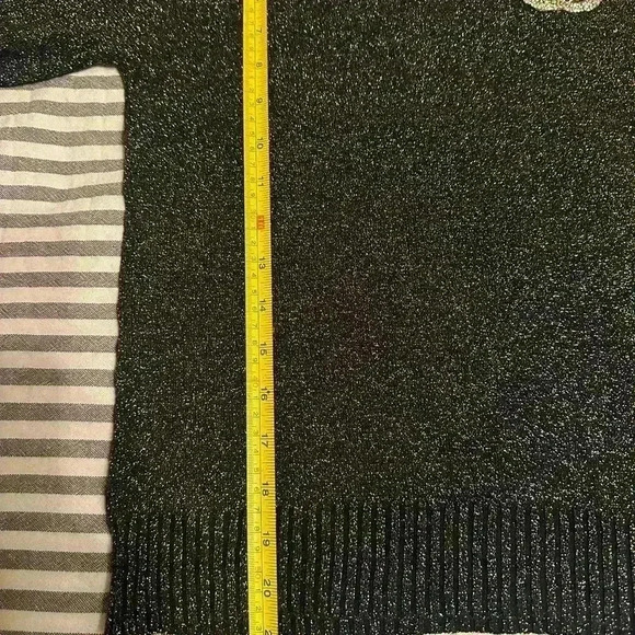 Classy logo women’s top size S off of measurements - Picture 4 of 6